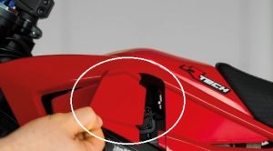 rtech-revolution_plastik-kit_talaria_sting_charging-quick-release-cover-marked