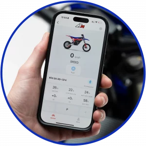 die rfn warrrior app "amoto" ist auf einem handydisplay zu sehen